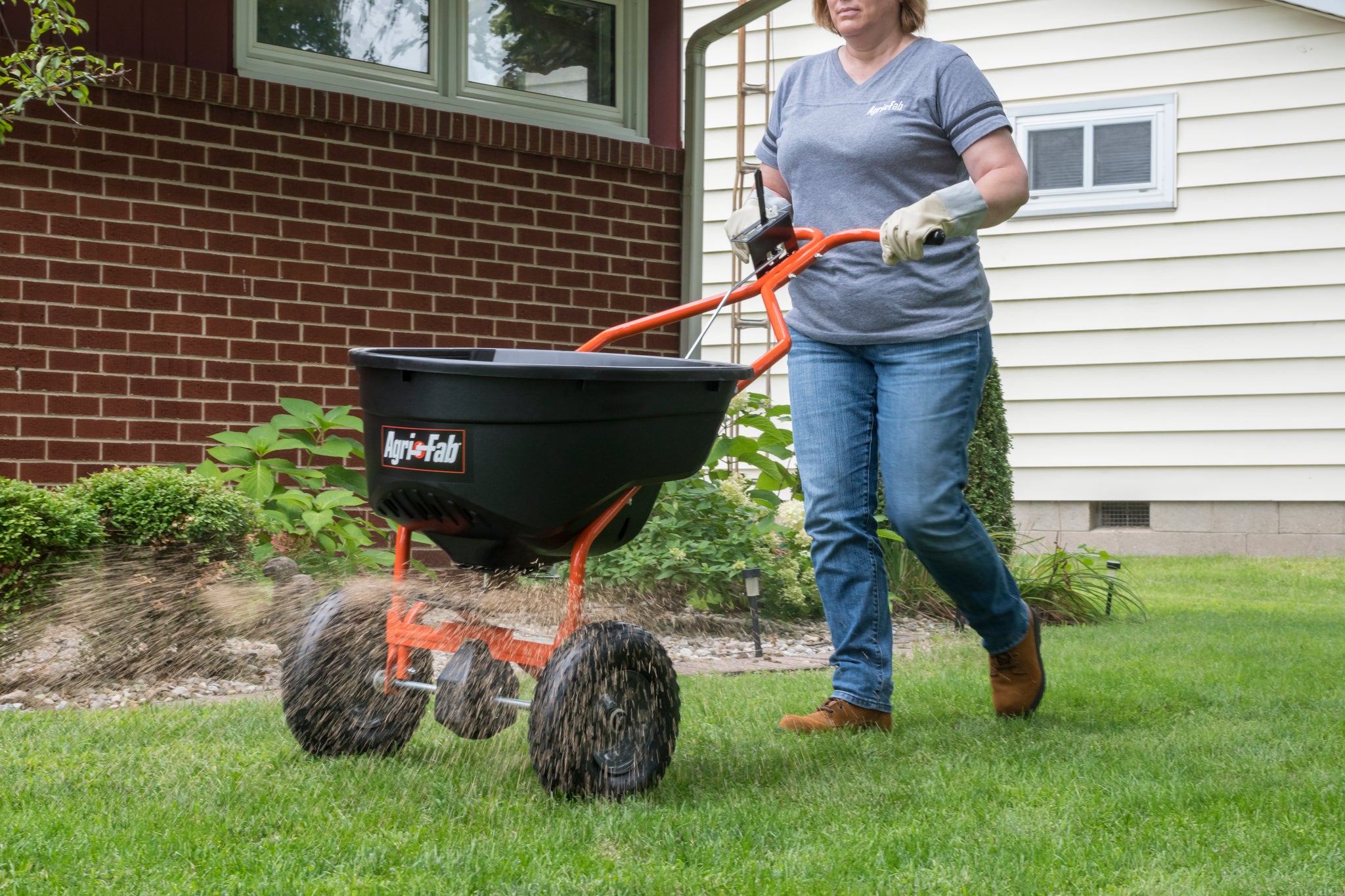 Agri-Fab Inc. 45-0614 (130lb Push Broadcast Spreader) – Agri-Fab, Inc