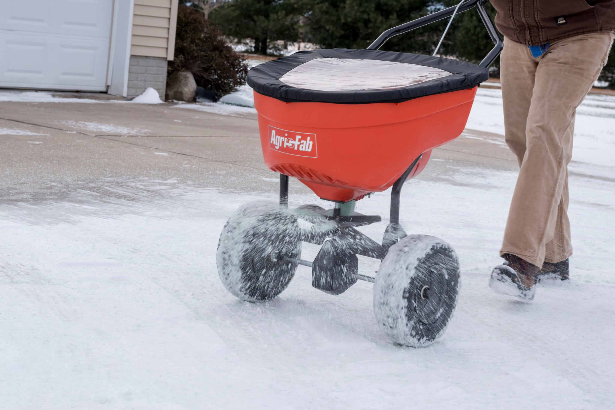 Agri-Fab Inc. 45-0548 (130lb Ice Melt Push Broadcast Spreader